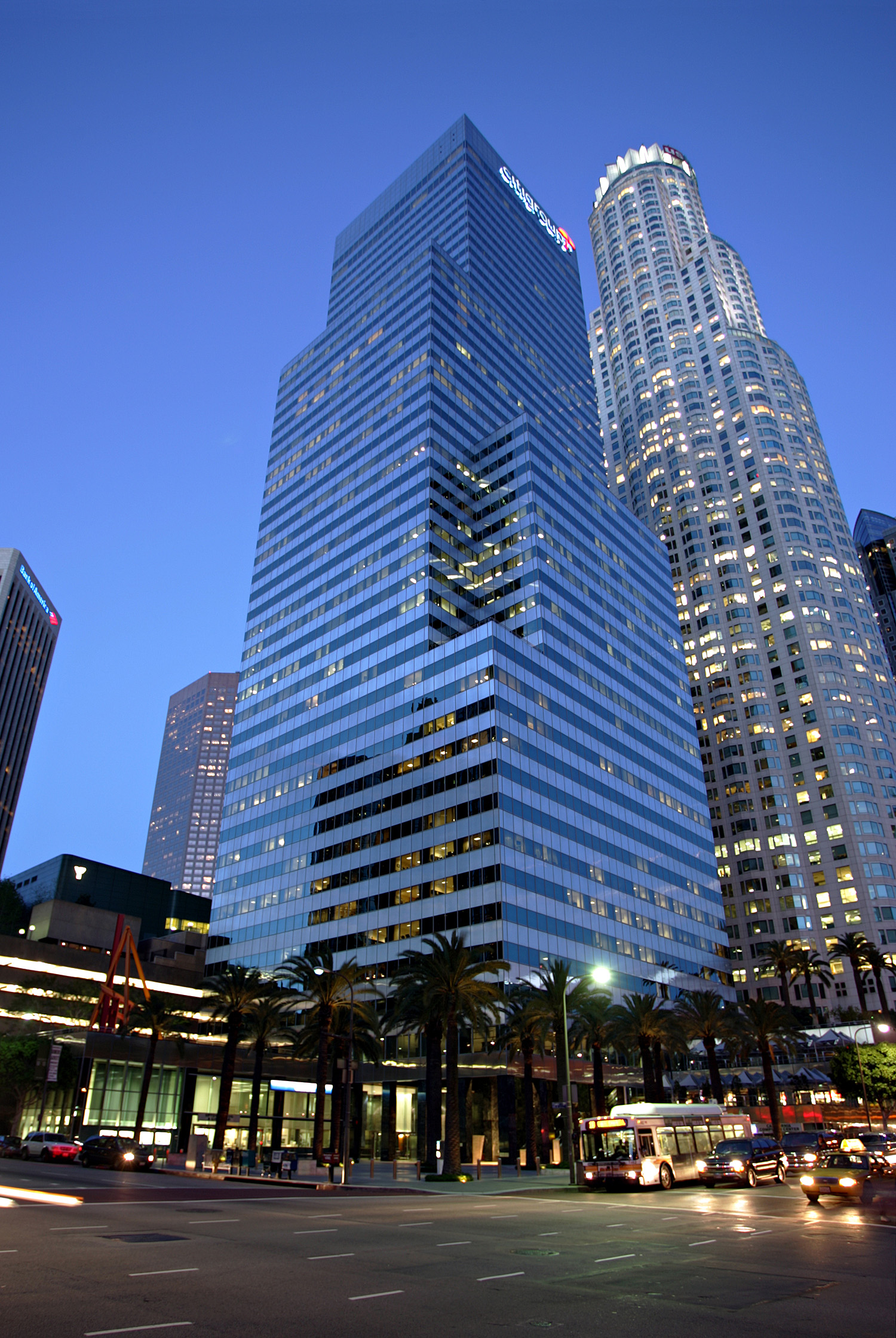 FourFortyFour South Flower, Los Angeles - Night view from the west. © Mathias Beinling